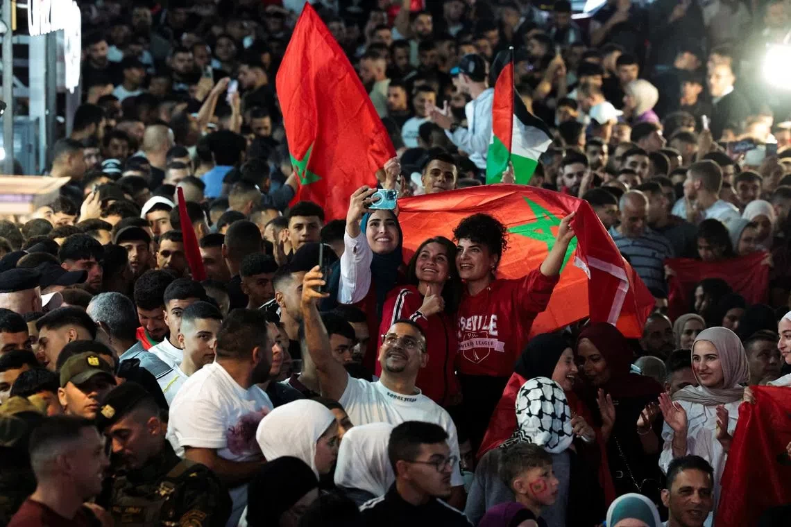 غضب إسرائيلي من حضور فلسطين في احتفالات الجماهير المغربية بكأس العالم