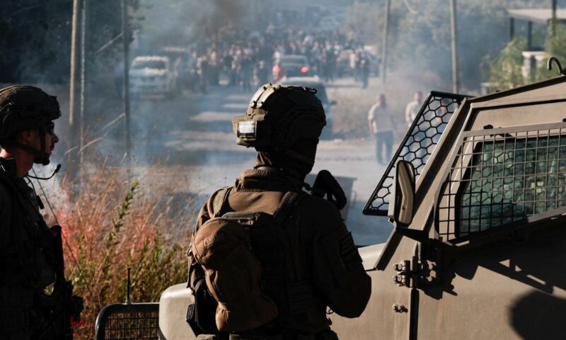 القوات الإسرائيلية تعتقل 66 فلسطينياً من محافظات الضفة الغربية