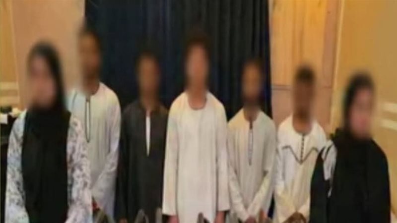 الداخلية تضبط 7 أشخاص بينهم سيدتان بعد تداول فيديو البنادق الآلية في حفل زفاف بقنا