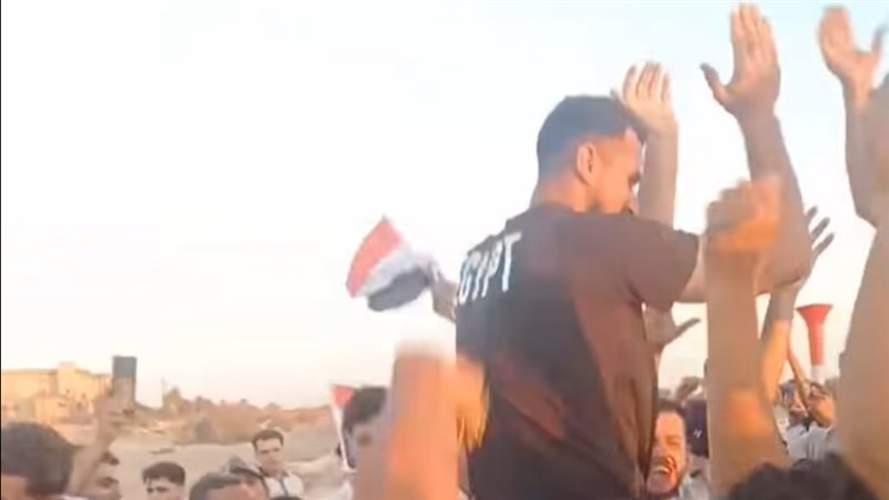 بالمزمار والطبل البلدي، أهالي الإسماعيلية يستقبلون محمد علاء لاعب منتخب مصر