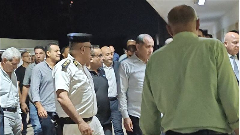 وزير النقل يغادر موقع حادث قطار الغربية بعد الاطمئنان على المصابين وانتظام الحركة