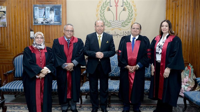 رئيس جامعة المنصورة: أكبر باحثة دكتوراه تقدم رسالة للأجيال بأن العلم لا يتوقف عند عمر