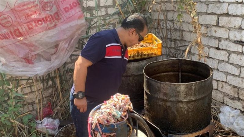 ضبط مجزر غير مرخص يحول دهون الدواجن إلى زيوت طعام بالمحلة الكبرى (فيديو)
