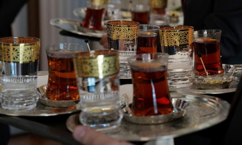 احذر … كوب الشاي قد ينطوي على مخاطر صحية خفية
