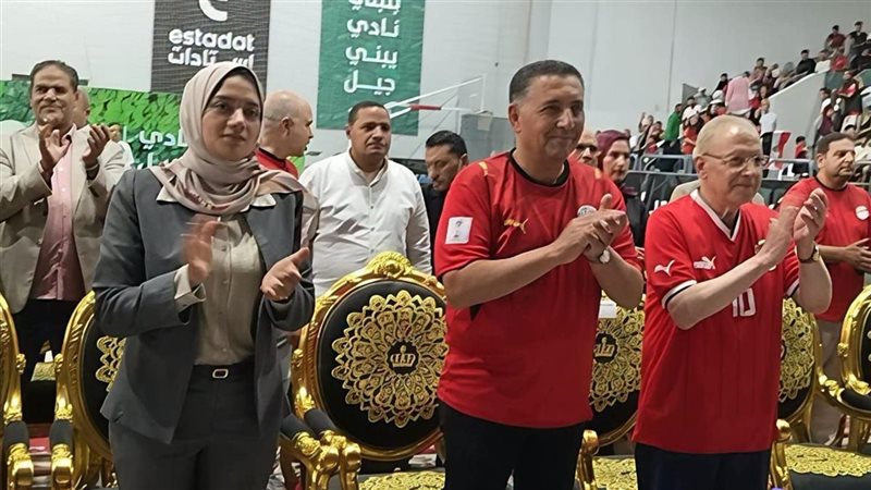 مرتديًا تيشيرت منتخب مصر.. محافظ القليوبية يحتفل بتصدي ركلة جزاء ميسي