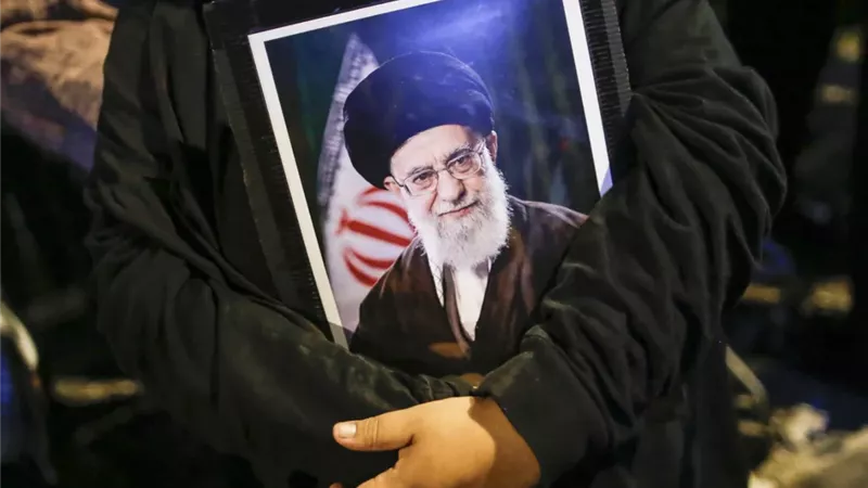 غلق أجواء طهران الإثنين المقبل تزامنا مع مراسم تشييع جثمان خامنئي