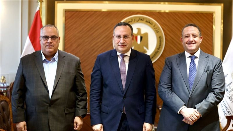 وزير التعليم العالي يبحث مع نقيب المهندسين إطلاق مسارات جديدة لدعم الابتكار