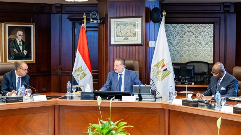 تفاصيل اجتماع ثلاثي لمحافظ البنك المركزي ووزير الخارجية ورئيس البنك الإفريقي (صور)