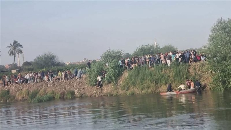 الإنقاذ النهري يكثف جهوده لانتشال جثمان شاب سقط من مركب بنيل حلوان