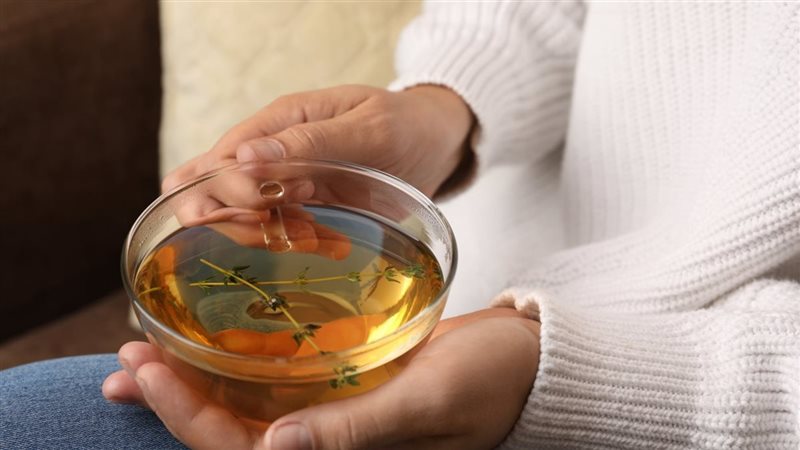 قبل اللجوء للأدوية، مشروبات طبيعية تقلل حموضة المعدة وتمنحك راحة سريعة
