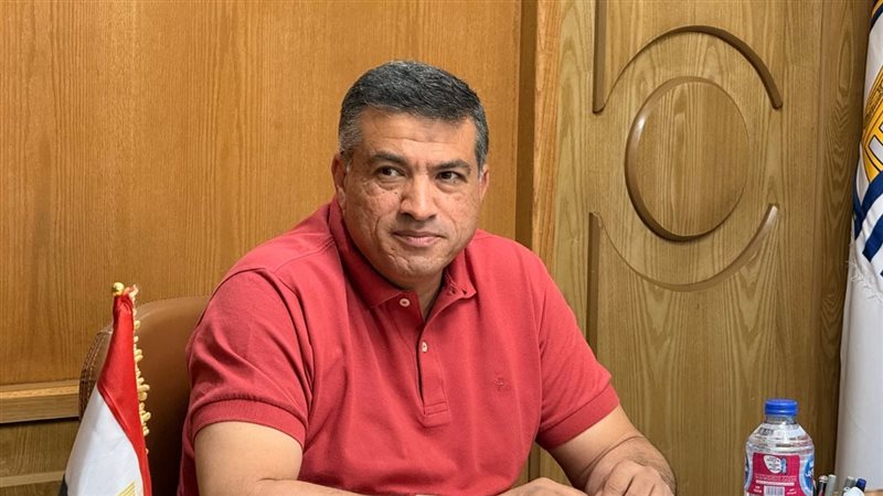محافظ قنا يناقش الخطة الاستثمارية ويوجه بسرعة طرح المشروعات الخدمية