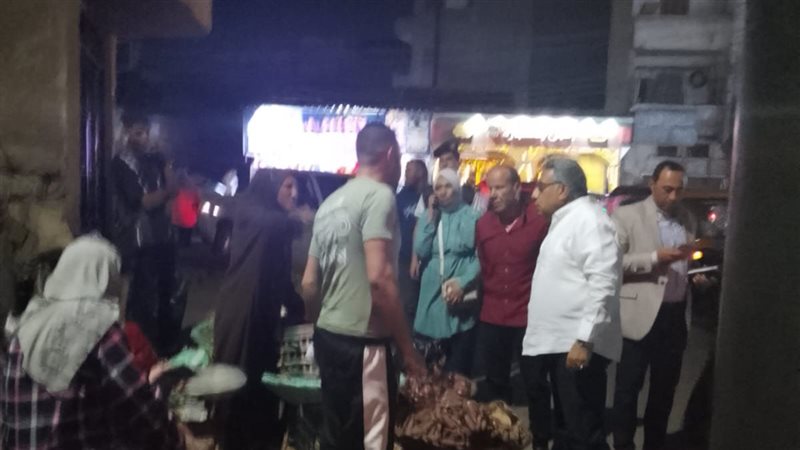محافظ الدقهلية يتفقد السوق الحضاري بطلخا ويشدد على منع الباعة الجائلين (صور)