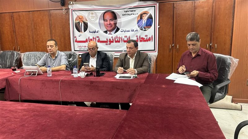 طلاب مدارس المتفوقين بالدقهلية يؤدون امتحان الفرصة الثانية في اللغة الأجنبية الثانية
