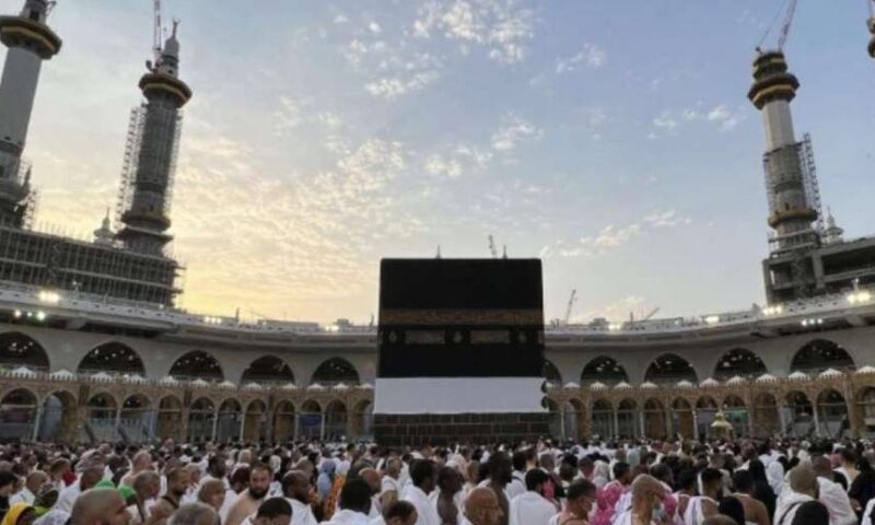 وزارة السياحة تعتمد ضوابط العمرة.. المدد والشروط والأوراق