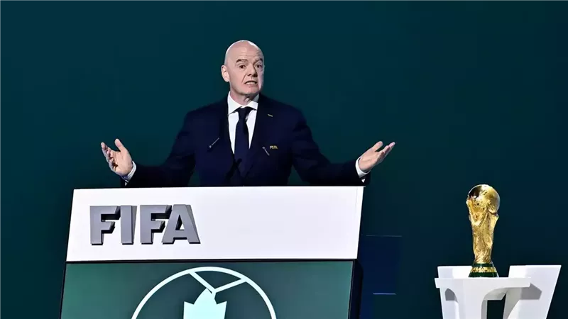 أول رد من إنفانتينو على أزمة إلغاء طرد بالوجون مهاجم منتخب أمريكا