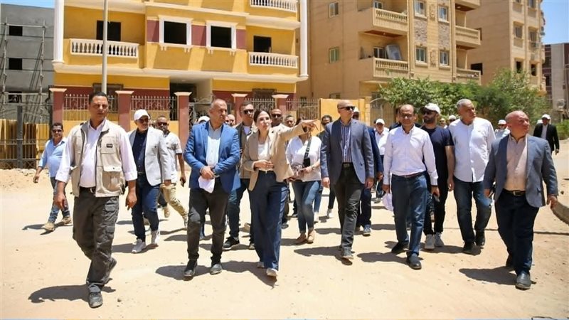 استجابة لشكاوى المواطنين، وزيرة الإسكان تتوجه إلى الحي المتميز بمدينة بدر لمتابعة الأعمال الجارية