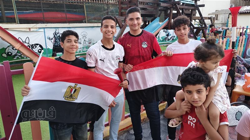 شباب نادي السلام ببورفؤاد يشعلون الأجواء أثناء مباراة مصر والأرجنتين (فيديو)