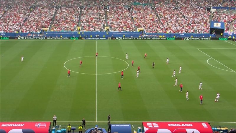 دقيقة حداد على لاعب جنوب أفريقيا قبل انطلاق مباراة إنجلترا والنرويج في كأس العالم (فيديو)