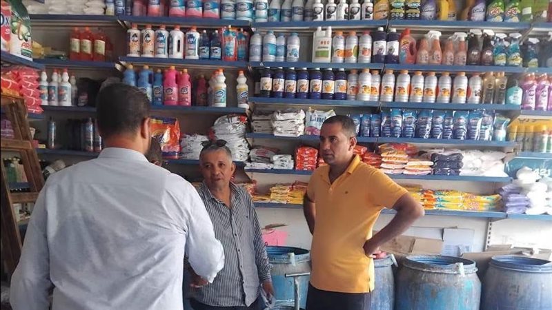 ضبط مصنع مشروبات ينتحل علامة تجارية في المنيا (صور)