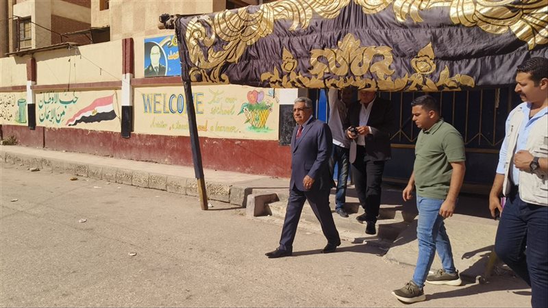 محافظ الدقهلية يتفقد لجان امتحانات الثانوية العامة بمجمع مدارس شرق المنصورة (فيديو وصور)