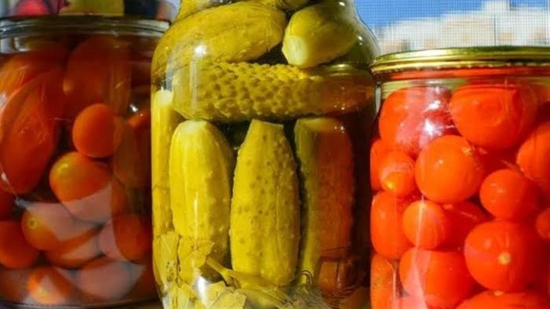 تفسير رؤيا أكل المخلل في المنام وعلاقتها بخسارة مالية كبيرة