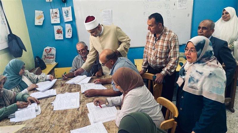 لليوم الثاني، رئيس منطقة الدقهلية الأزهرية يتابع أعمال تصحيح الشهادة الثانوية