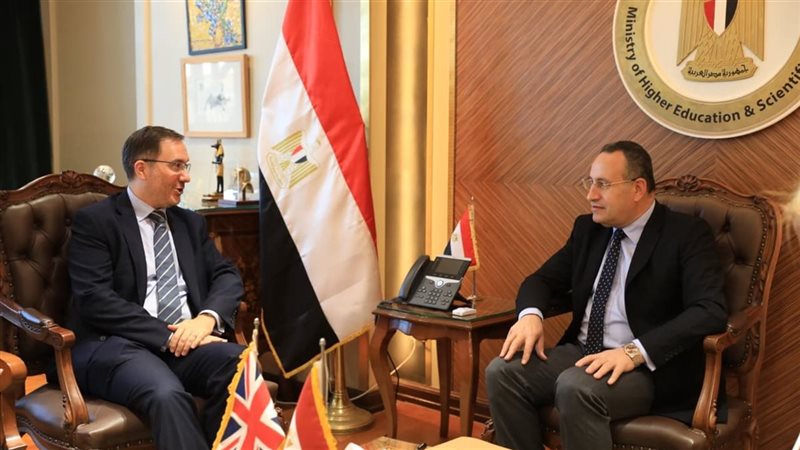 وزير التعليم العالي يبحث سبل تعزيز التعاون مع سفير بريطانيا