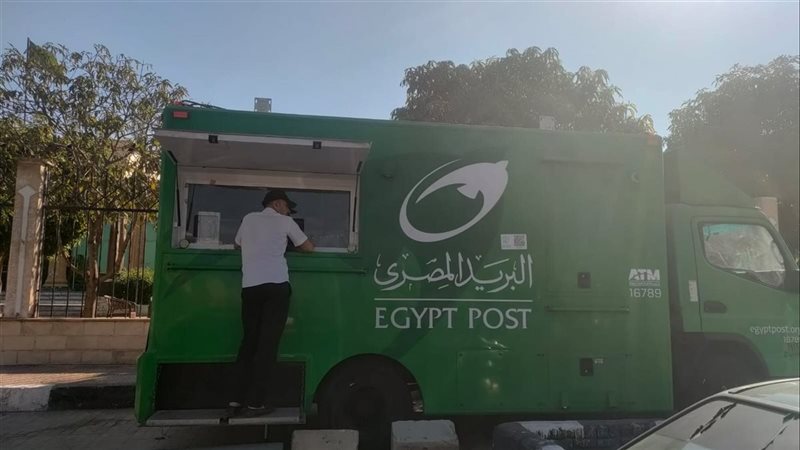 “بريد الإسماعيلية” يخصص سيارة متنقلة لتقديم خدماته أمام مكتبة مصر العامة