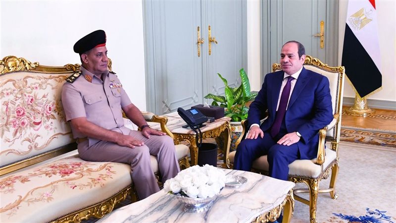 الرئاسة في أسبوع: السيسي يستقبل وزير الدفاع.. يشهد أداء اليمين لرؤساء الهيئات القضائية.. يتسلم أوراق اعتماد 17 سفيرا جديدا.. يتابع معدلات الملاحة بقناة السويس.. ويهنئ المصريين بثورة 30 يونيو