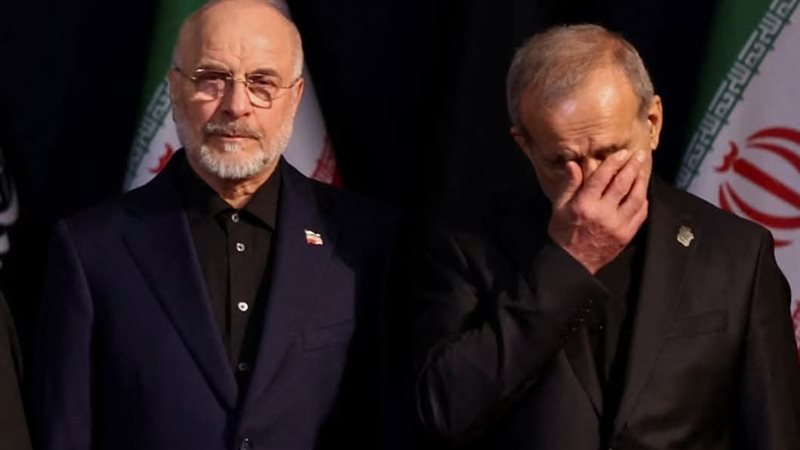 مراسم تشييع المرشد، بزشكيان وكبار قادة إيران يلقون التحية على جثمان خامنئي