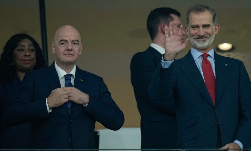 ملك إسبانيا يحضر نهائي كأس العالم برفقة عائلته