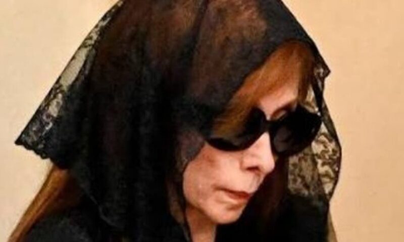 فيروز في إطلالة حزينة.. ريما الرحباني تنشر أحدث صورة لوالدتها