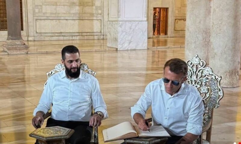 ماكرون يزور الجامع الأموي في دمشق برفقة الشرع