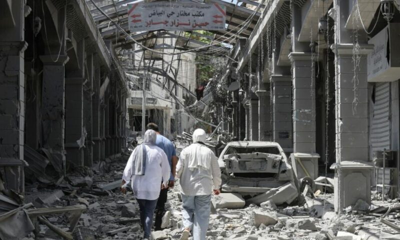 عودة 400 ألف نازح إلى جنوب لبنان مع انحسار القتال وآلاف العائلات تنتظر الإعمار
