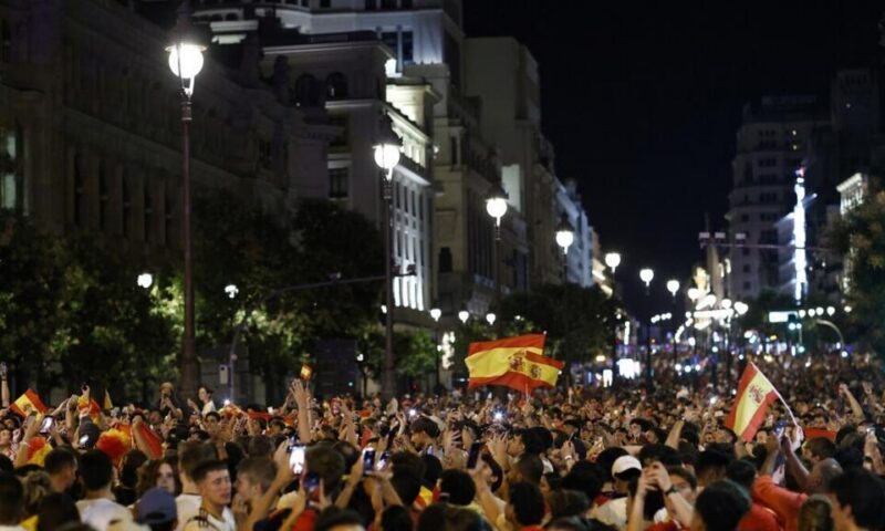 احتفالات في شوراع مدريد بتتويج إسبانيا بكأس العالم للمرة الثانية في تاريخها