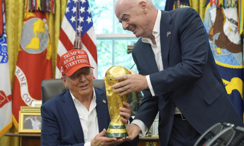 الفيفا يرفع إيقاف مهاجم المنتخب الأمريكي فولارين بالوغون بعد اتصال ترامب بإنفانتينو