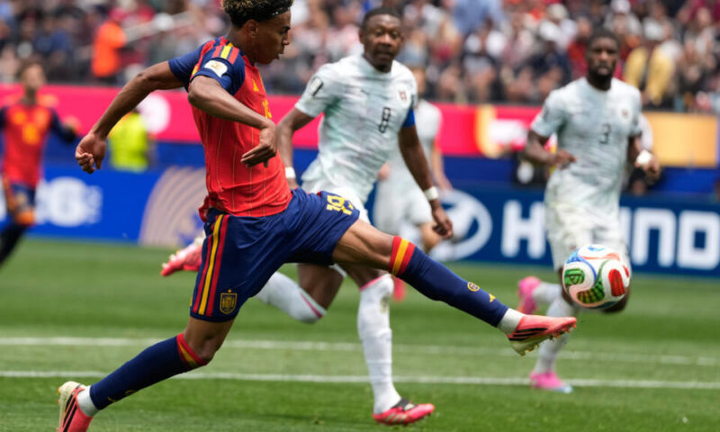 البرتغال ضد إسبانيا في كأس العالم: الكهل رونالدو أمام الفتى يامال… موعد المباراة والقنوات الناقلة