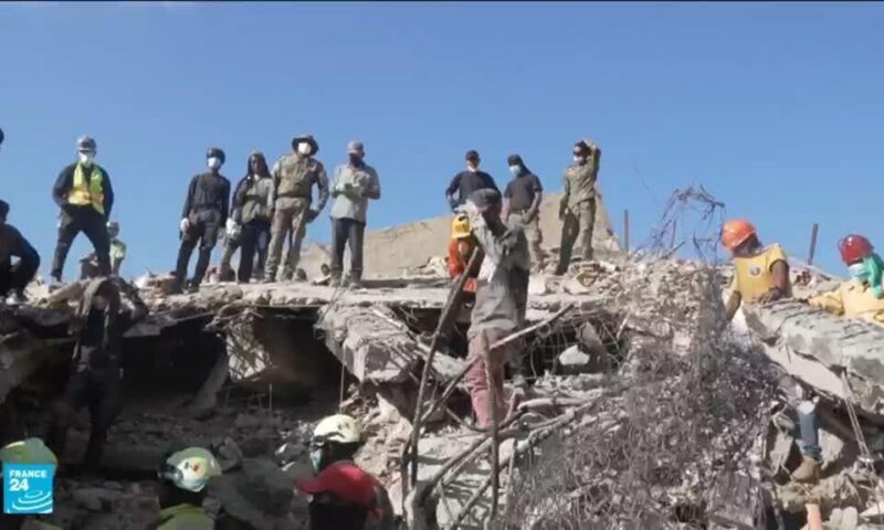 بين أنقاض الزلزال.. عائلات فنزويلية تبحث عن أحبائها أحياءً أو أمواتاً