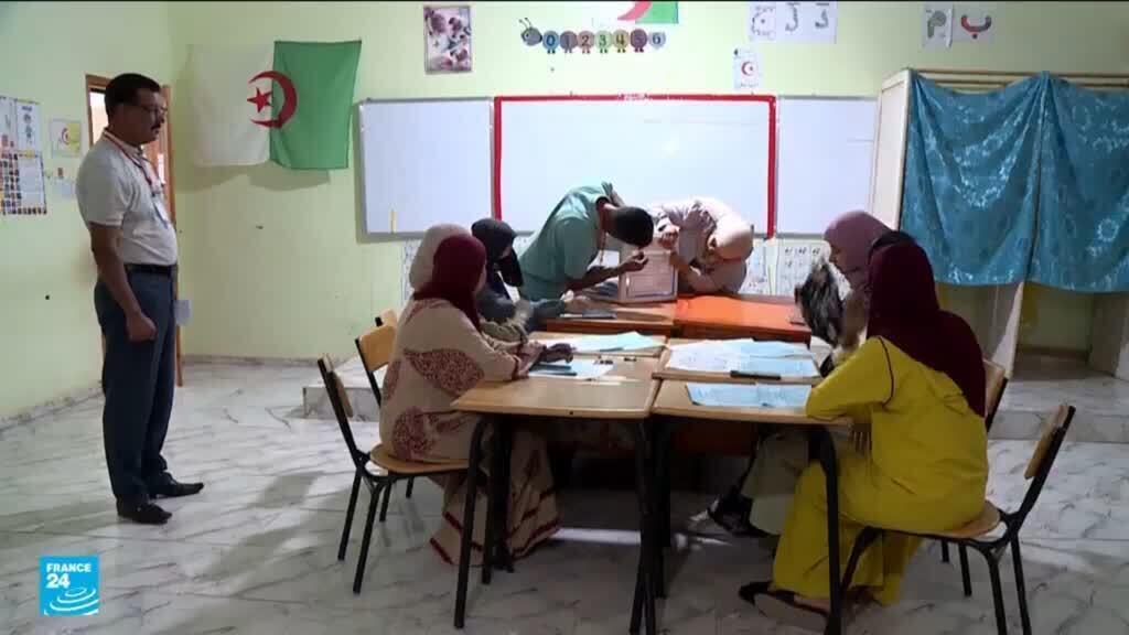 عزوف انتخابي قياسي في الجزائر.. لماذا يدير الناخبون ظهورهم لصناديق الاقتراع؟