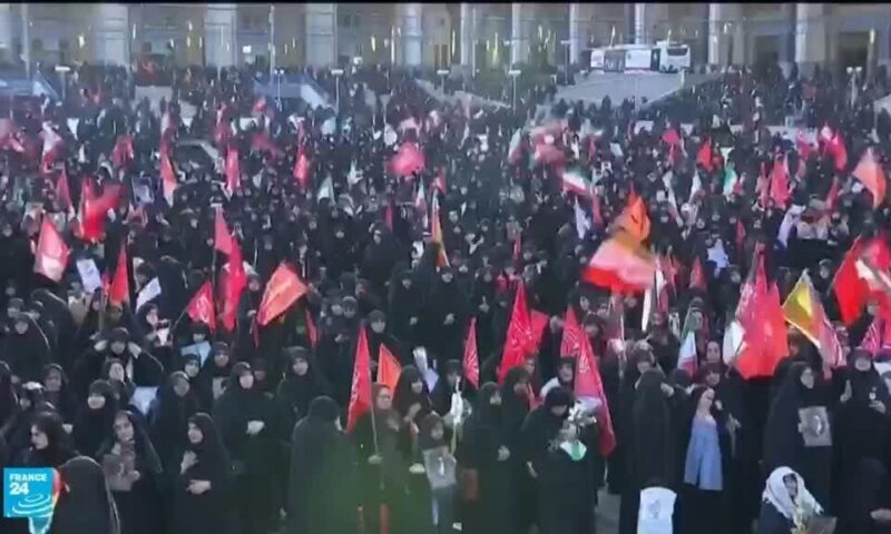 بدء مراسم تشييع خامنئي في طهران بمشاركة آلاف الإيرانيين