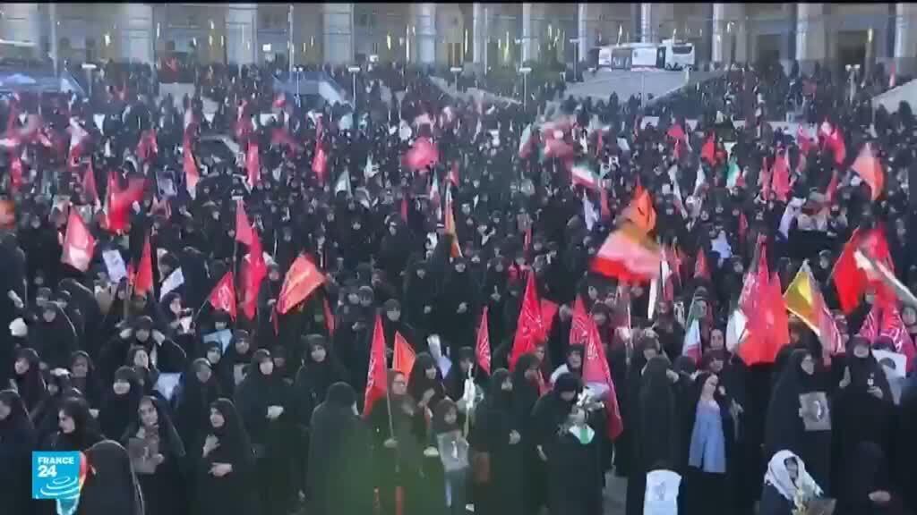 بدء مراسم تشييع خامنئي في طهران بمشاركة آلاف الإيرانيين
