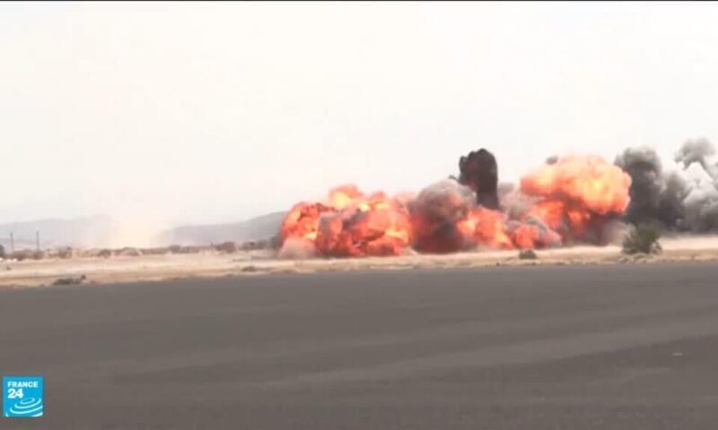 الحوثيون يهاجمون السعودية بعد اتهامها بقصف مطار صنعاء