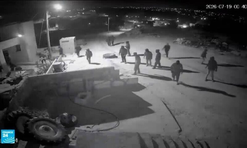 هجوم جديد للمستوطنين الإسرائيليين.. النيران تطال مسجدا ومبان فلسطينية جنوب الخليل