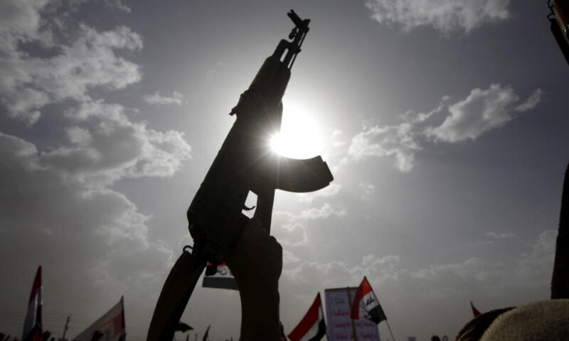 الحوثيون يعلنون مسؤوليتهم في هجوم صاروخي على السعودية بعد ضربات نفذتها الرياض