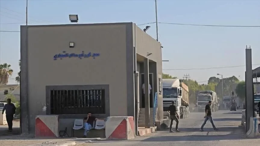الاحتلال ينقل تفتيش العائدين لغزة إلى كرم أبو سالم ويفرض قيودا مشددة