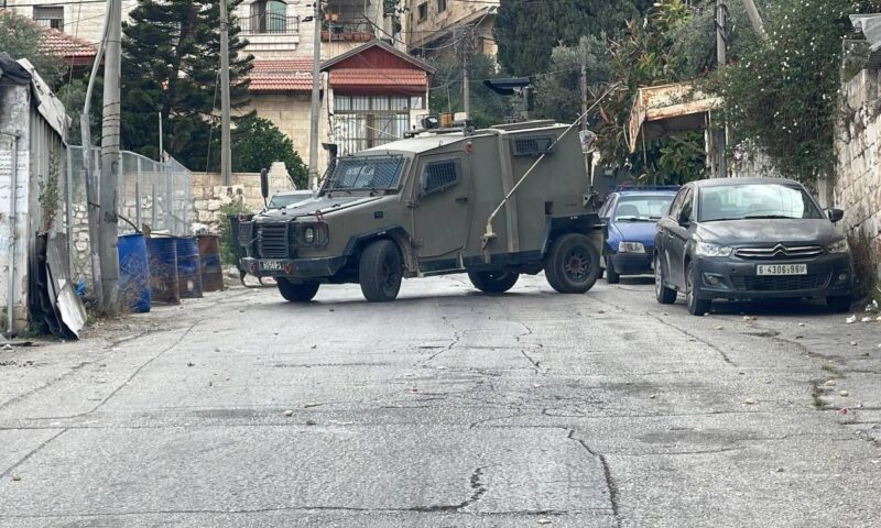 اعتقالات واسعة خلال مداهمات واقتحامات في الضفة
