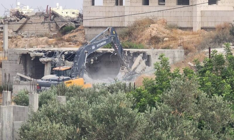 الاحتلال يهدم منزلين قيد الإنشاء غرب رام الله