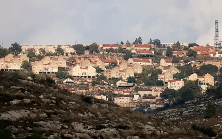 عطاء لبناء مئات الوحدات الاستيطانية على أراضي الفلسطينيين في سلفيت