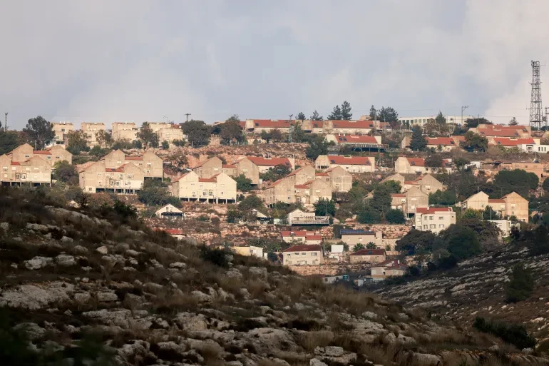 عطاء لبناء مئات الوحدات الاستيطانية على أراضي الفلسطينيين في سلفيت
