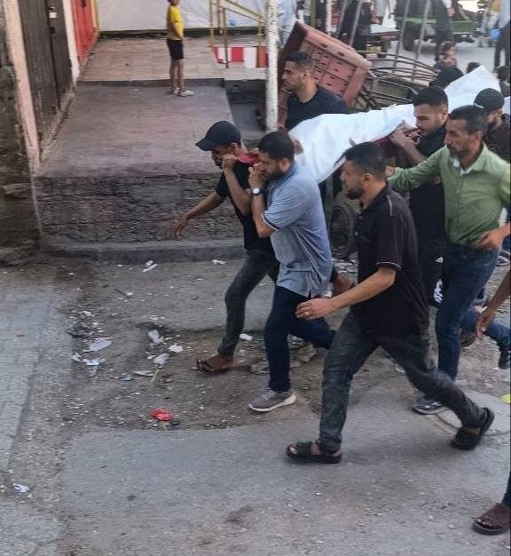 الاحتلال يقصف جنازة في مخيم النصيرات ويوقع 8 شهداء و19 مصابًا